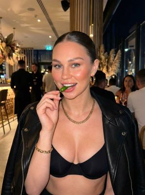 Аня — объявление девушки и фото